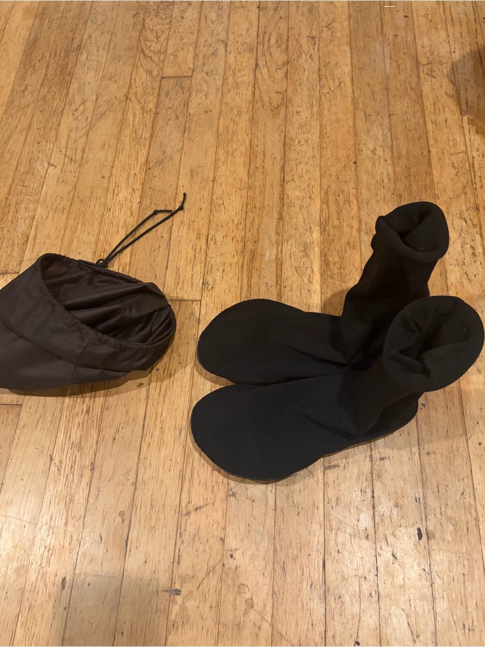 [RARE SAMPLE] YEEZY PODS MADE IN ITALY VER.